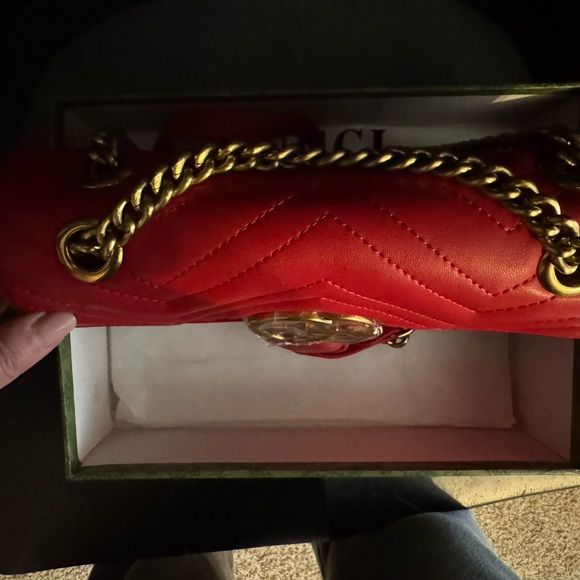 Elegant GG Red Leather Shoulder Bag - Picture 4 of 4